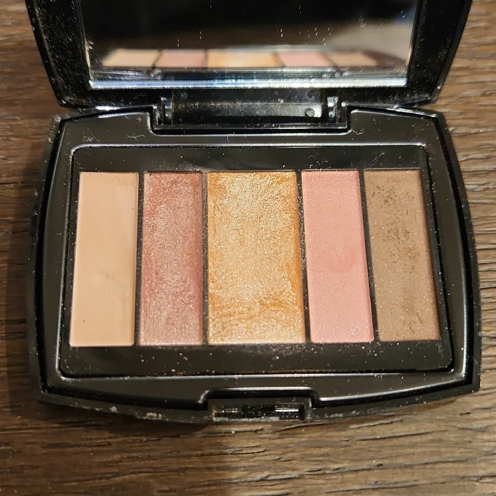 Bundle of Eye Shadows and Blush Pallets